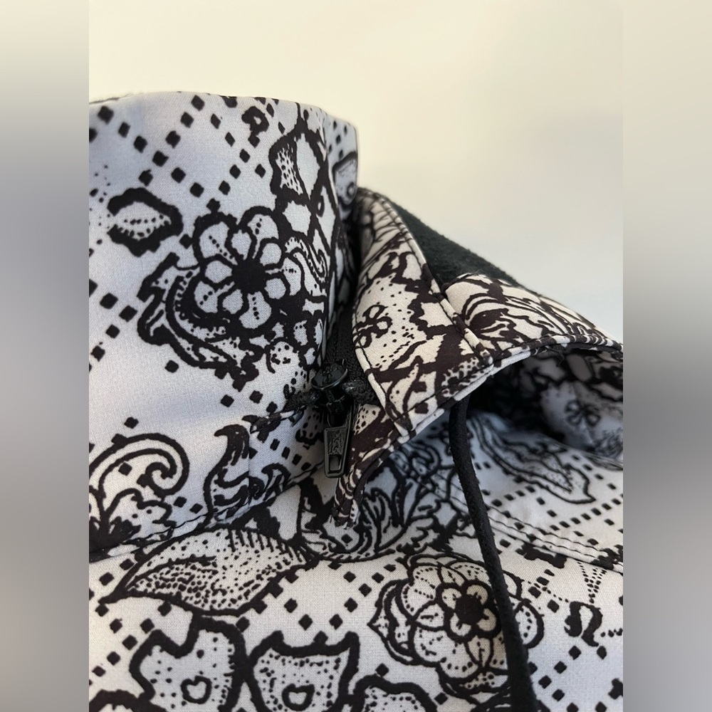 Lululemon Lined Black and White Floral Lace Jacket with Detachable Hood size 4 - Picture 11 of 16